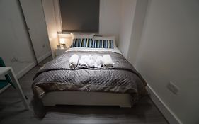 London Queen's Park Apartment